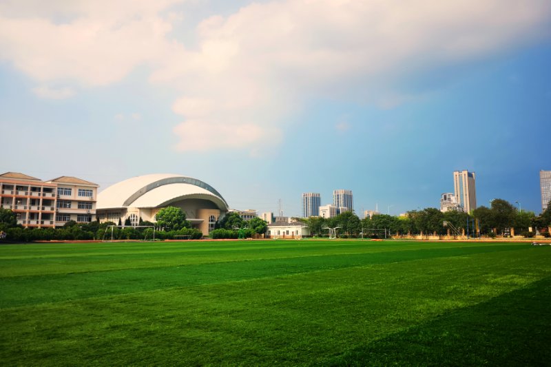 实验学校足球场远景
