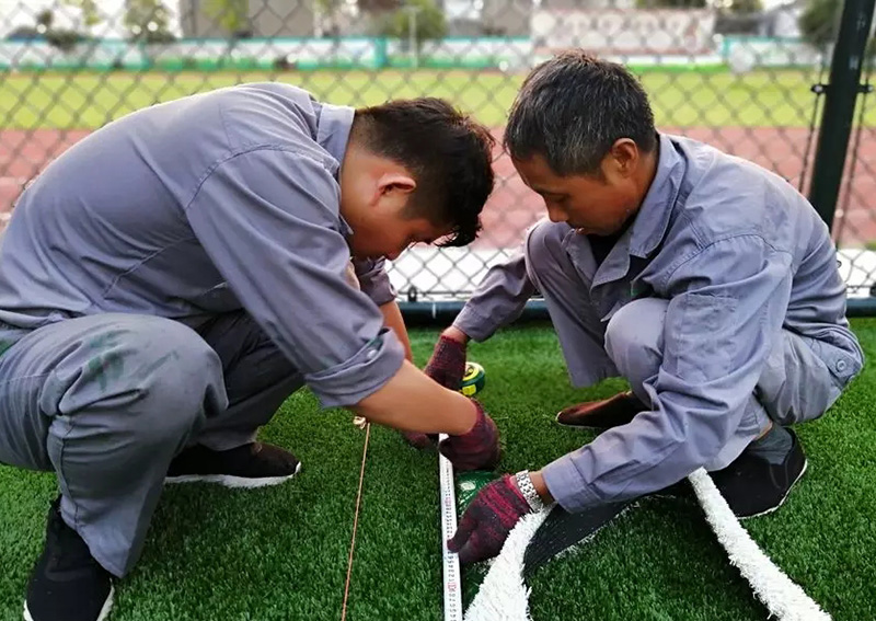 绿菱施工人员精准划线图三